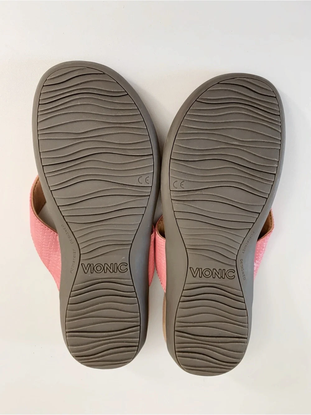 Vionic “Hilda” Women’s Flip Flop Sandals ~ 7.5
